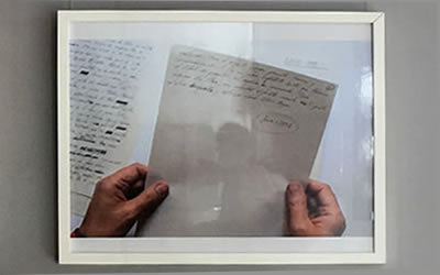«Velocidad de los jardines», exposición del manusrito de Eloy Tizón fotografiado por Lisbeth Salas en Los portadores de sueños